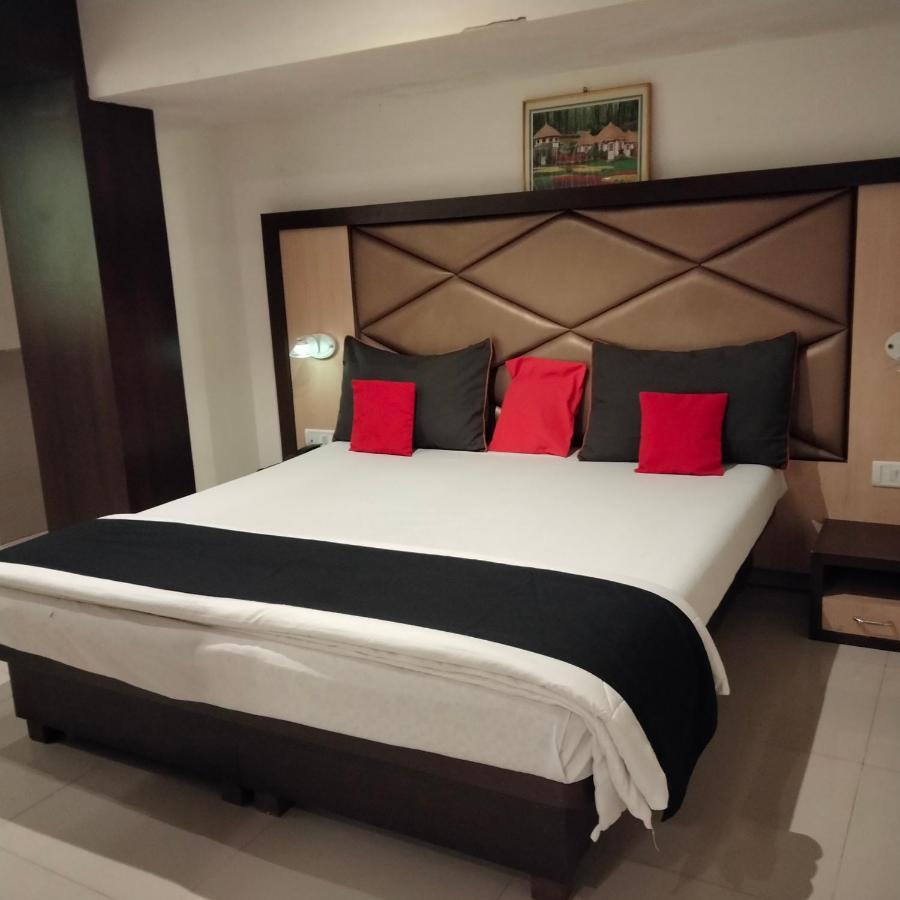 Hotel Everest Lodging Navi Mumbai Exterior photo