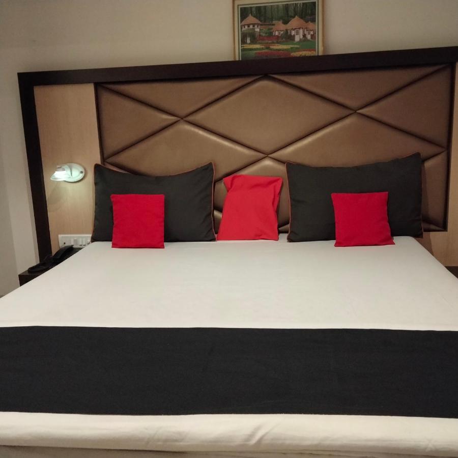 Hotel Everest Lodging Navi Mumbai Exterior photo
