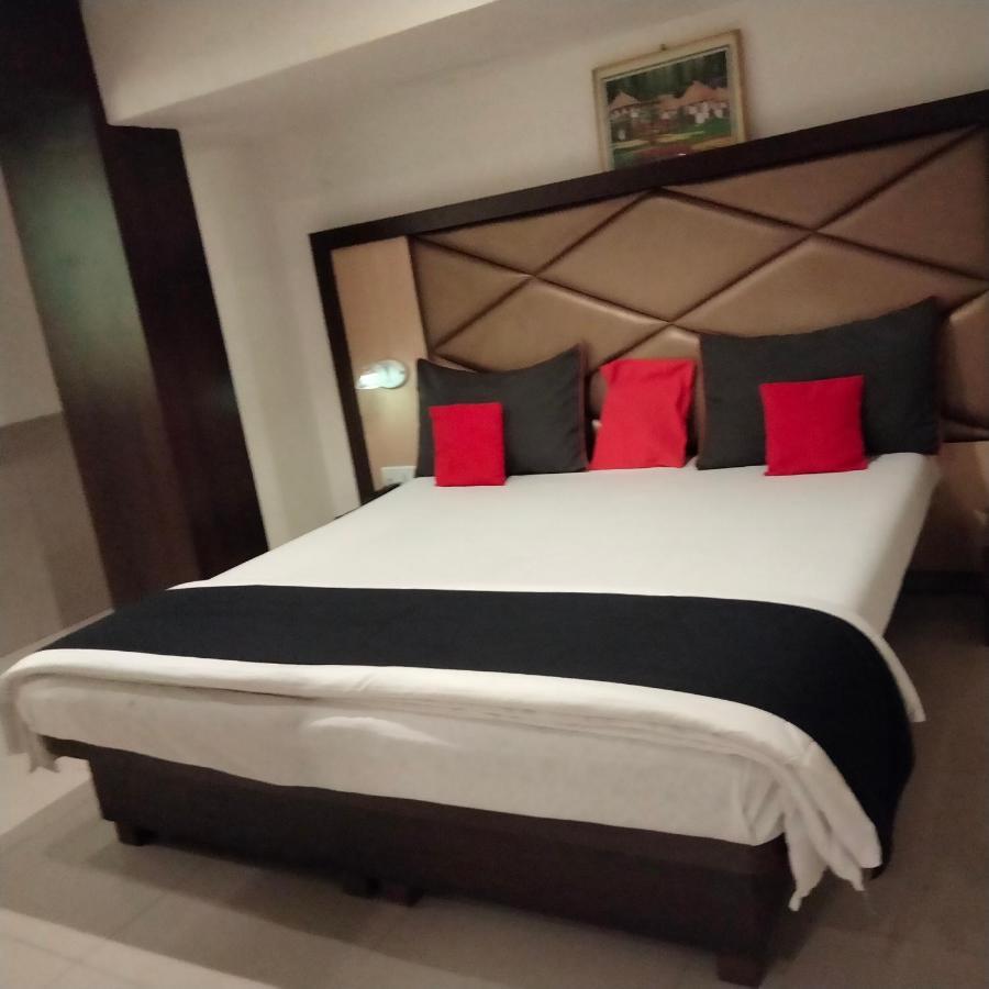 Hotel Everest Lodging Navi Mumbai Exterior photo