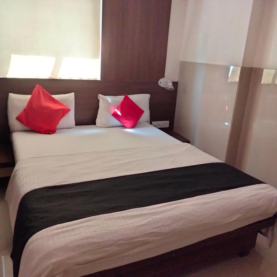Hotel Everest Lodging Navi Mumbai Exterior photo