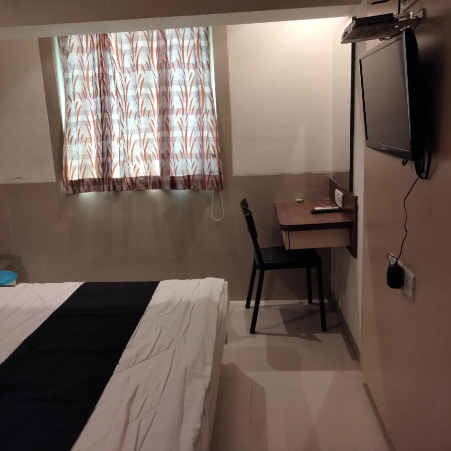 Hotel Everest Lodging Navi Mumbai Exterior photo