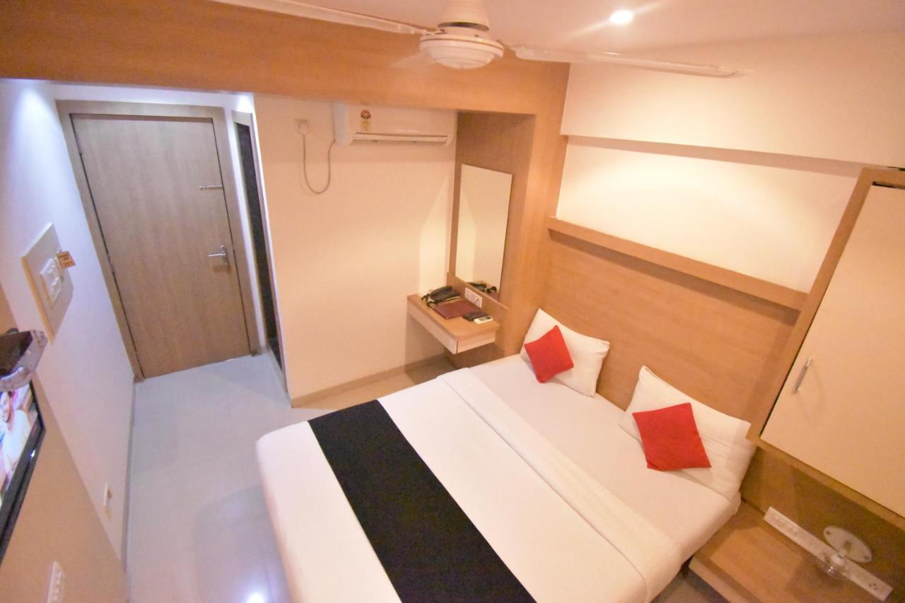 Hotel Everest Lodging Navi Mumbai Exterior photo