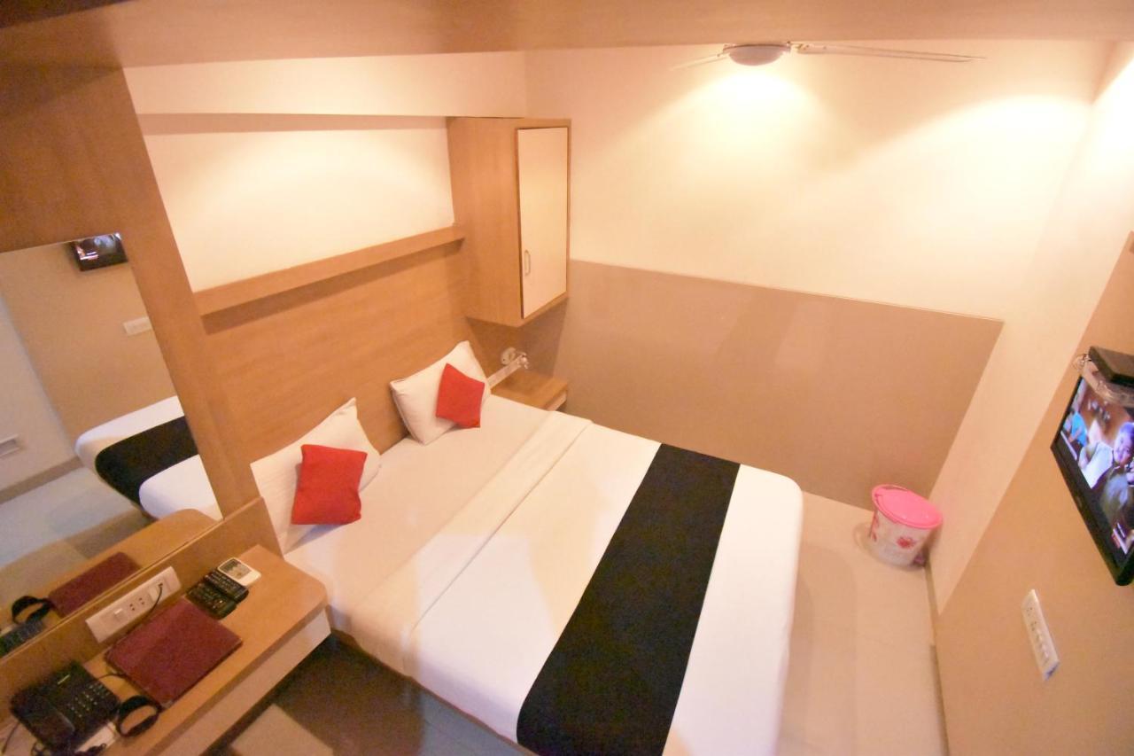 Hotel Everest Lodging Navi Mumbai Exterior photo