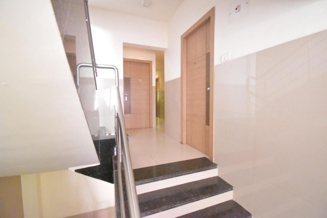 Hotel Everest Lodging Navi Mumbai Exterior photo
