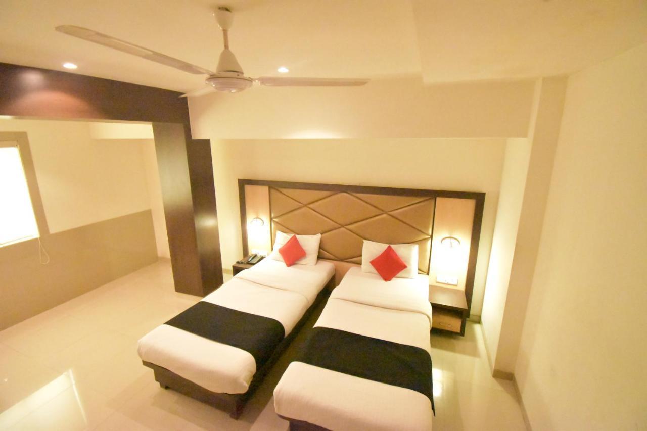 Hotel Everest Lodging Navi Mumbai Exterior photo