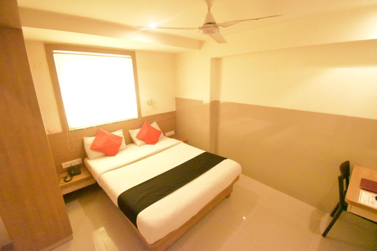 Hotel Everest Lodging Navi Mumbai Exterior photo