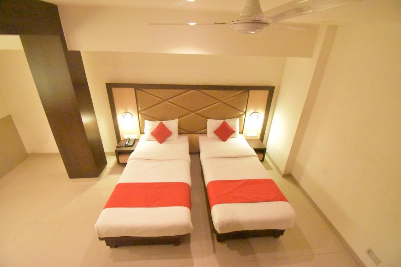 Hotel Everest Lodging Navi Mumbai Exterior photo