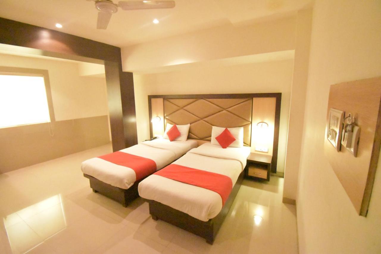 Hotel Everest Lodging Navi Mumbai Exterior photo